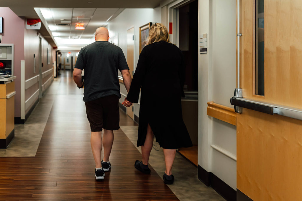 mom and dad walking on the labor unit at San Martin hospital after admission from triage