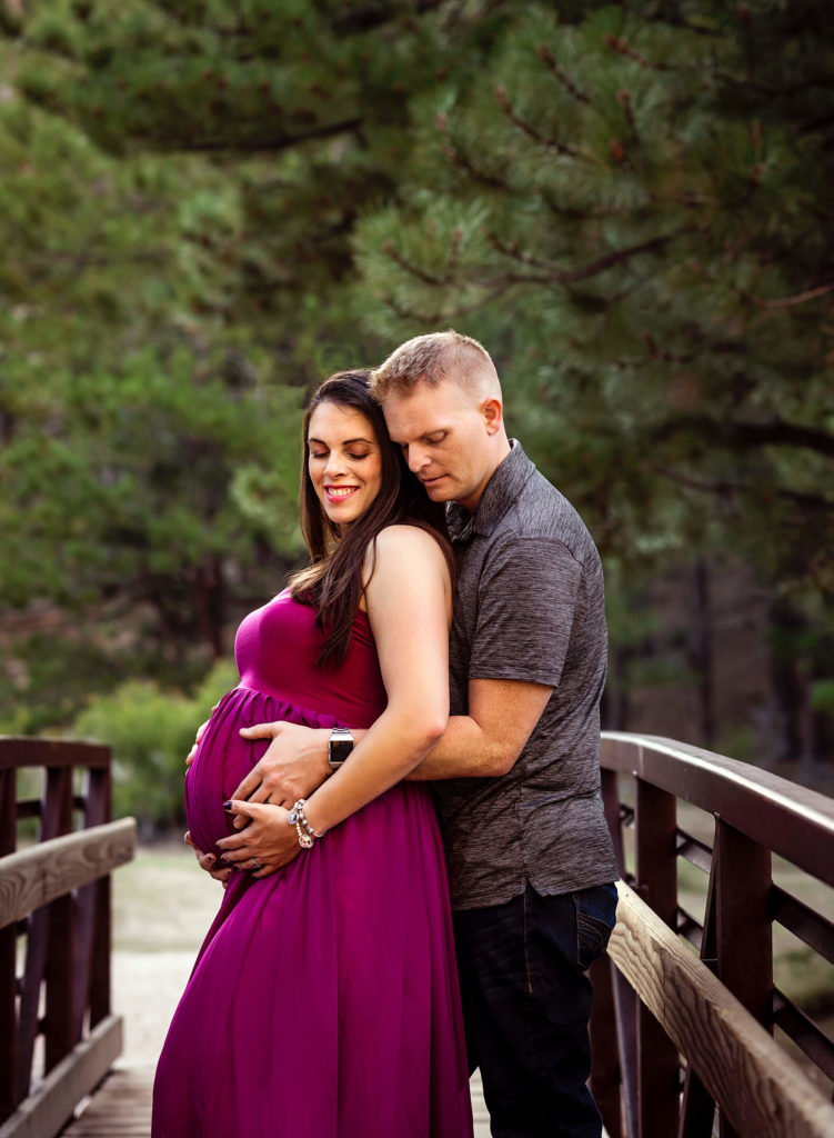 mountain maternity session during the summer months in Las Vegas