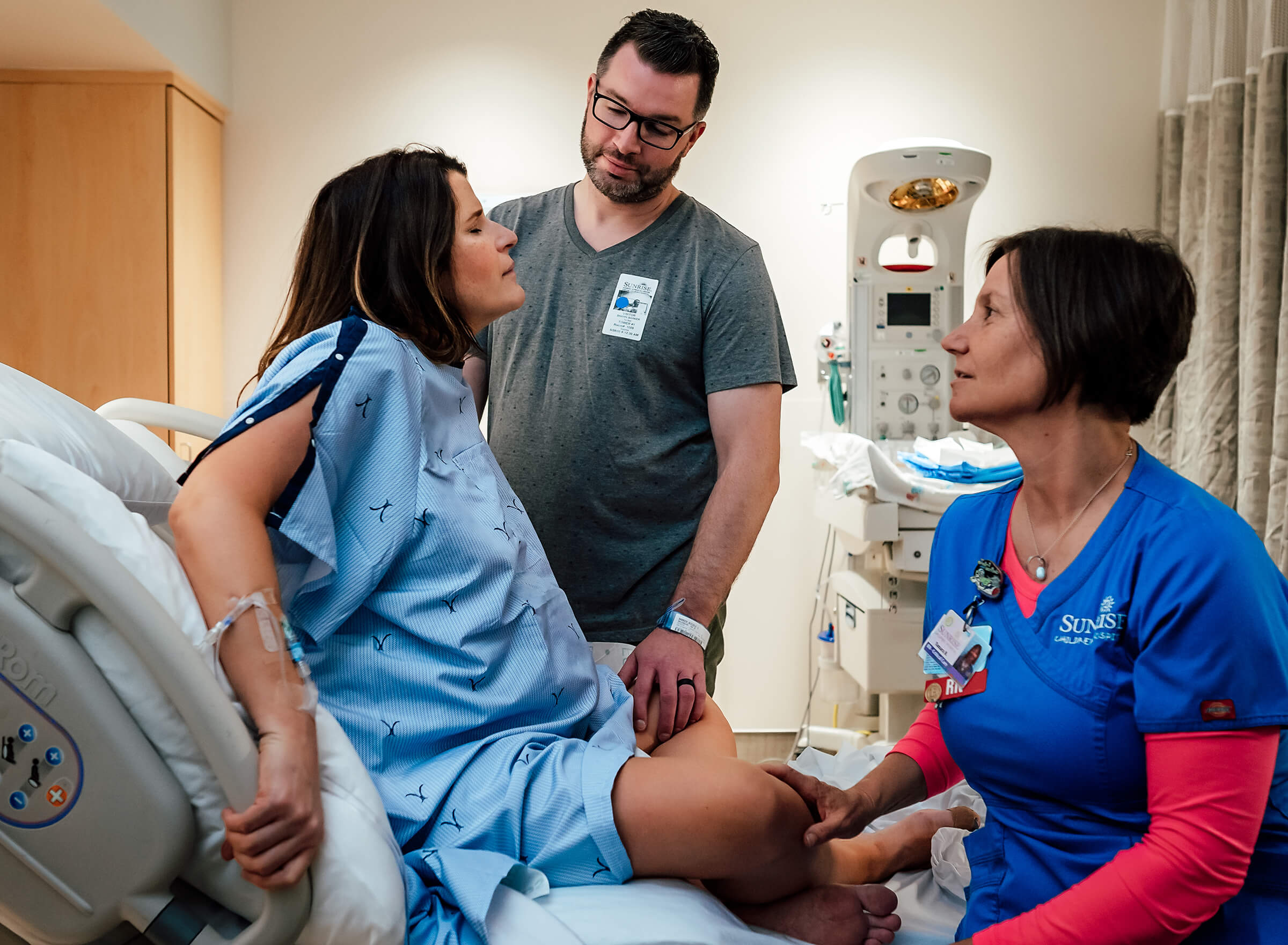 a mother surrounded by love and support while laboring