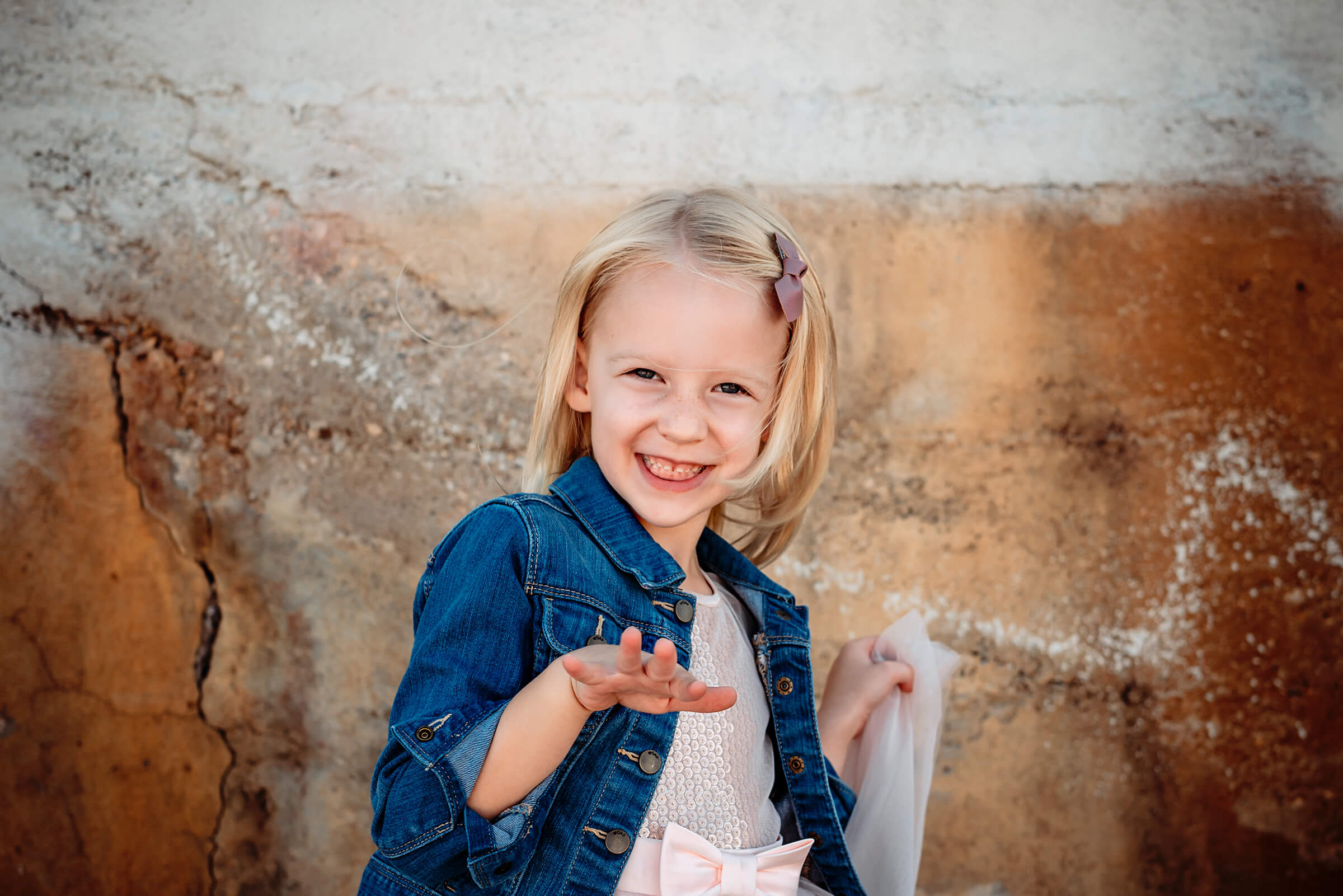 silly girl during a las vegas family session 
