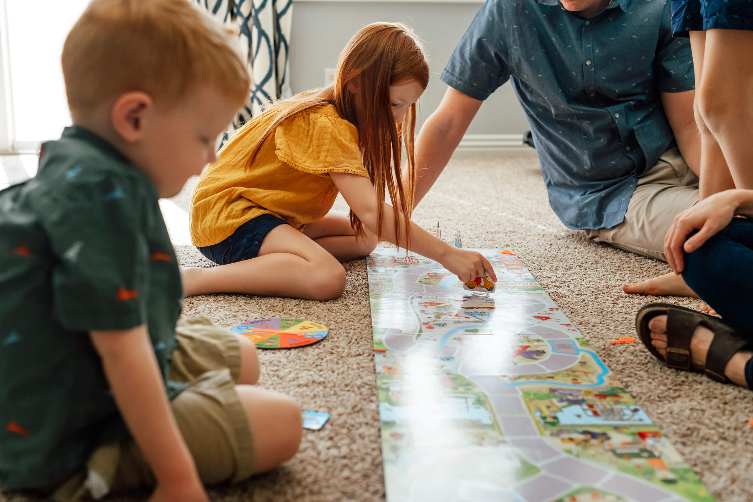 family playing games together during las vegas family session 