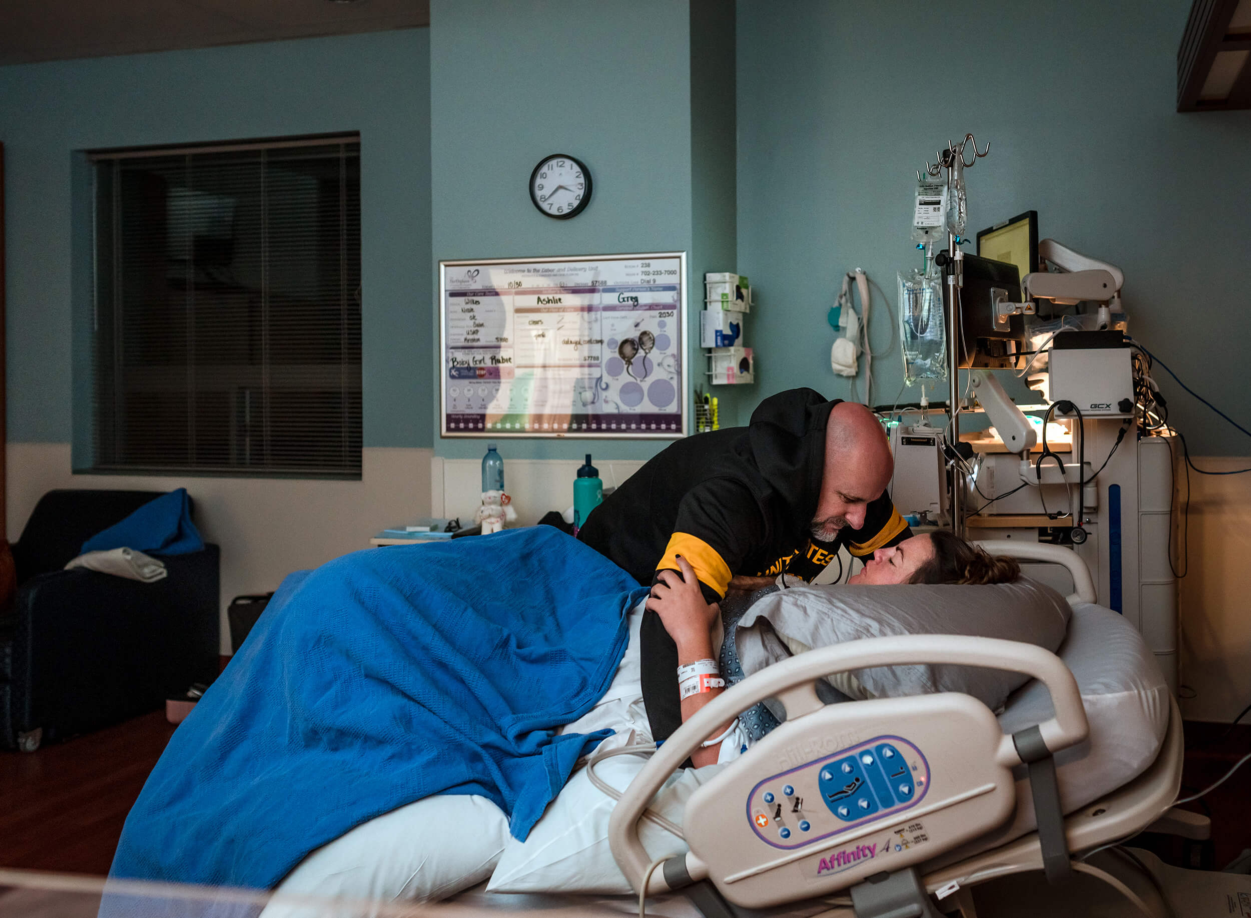 husband breathing through contractions with wife