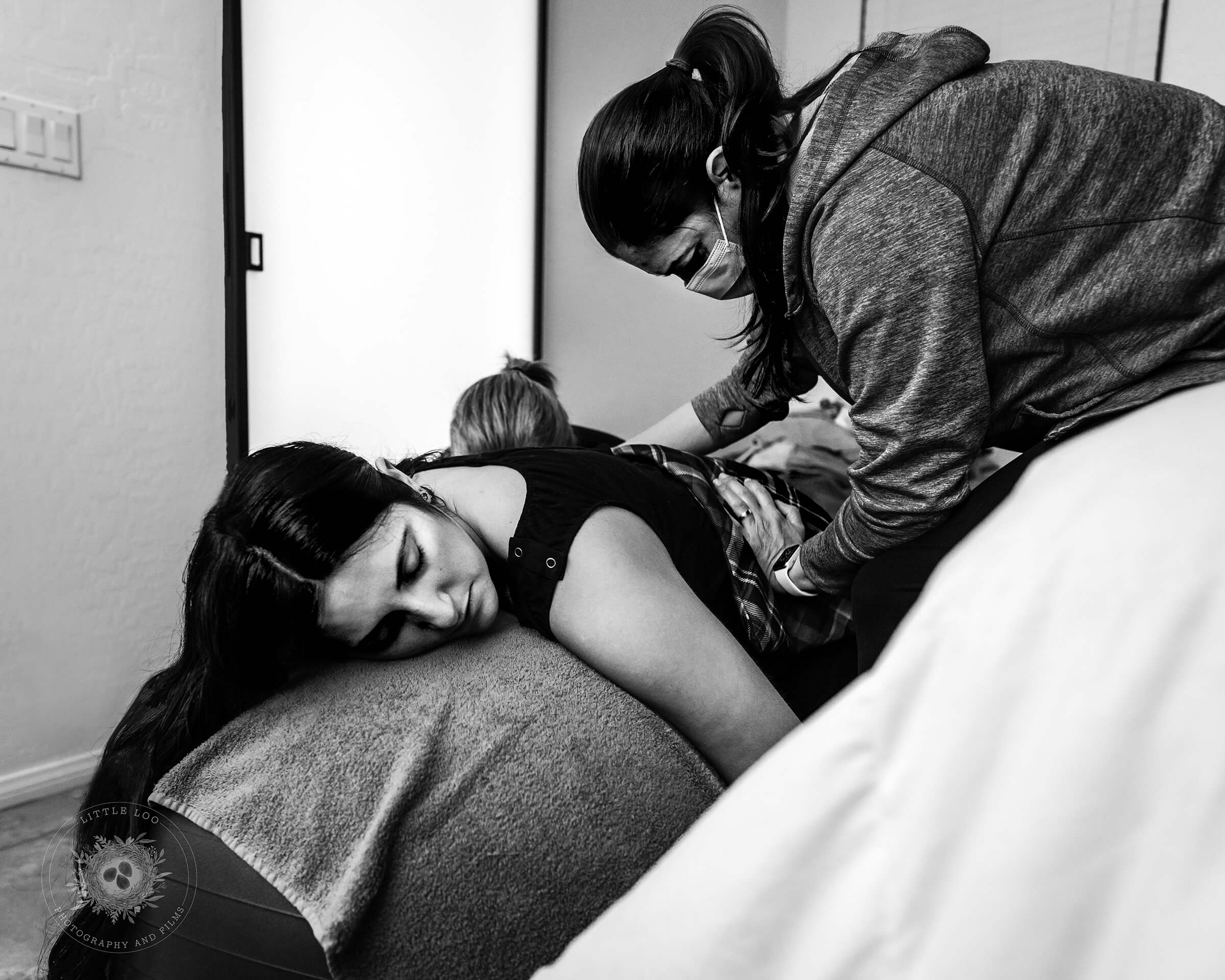 Marvelys Lopez massaging her patient's back during labor