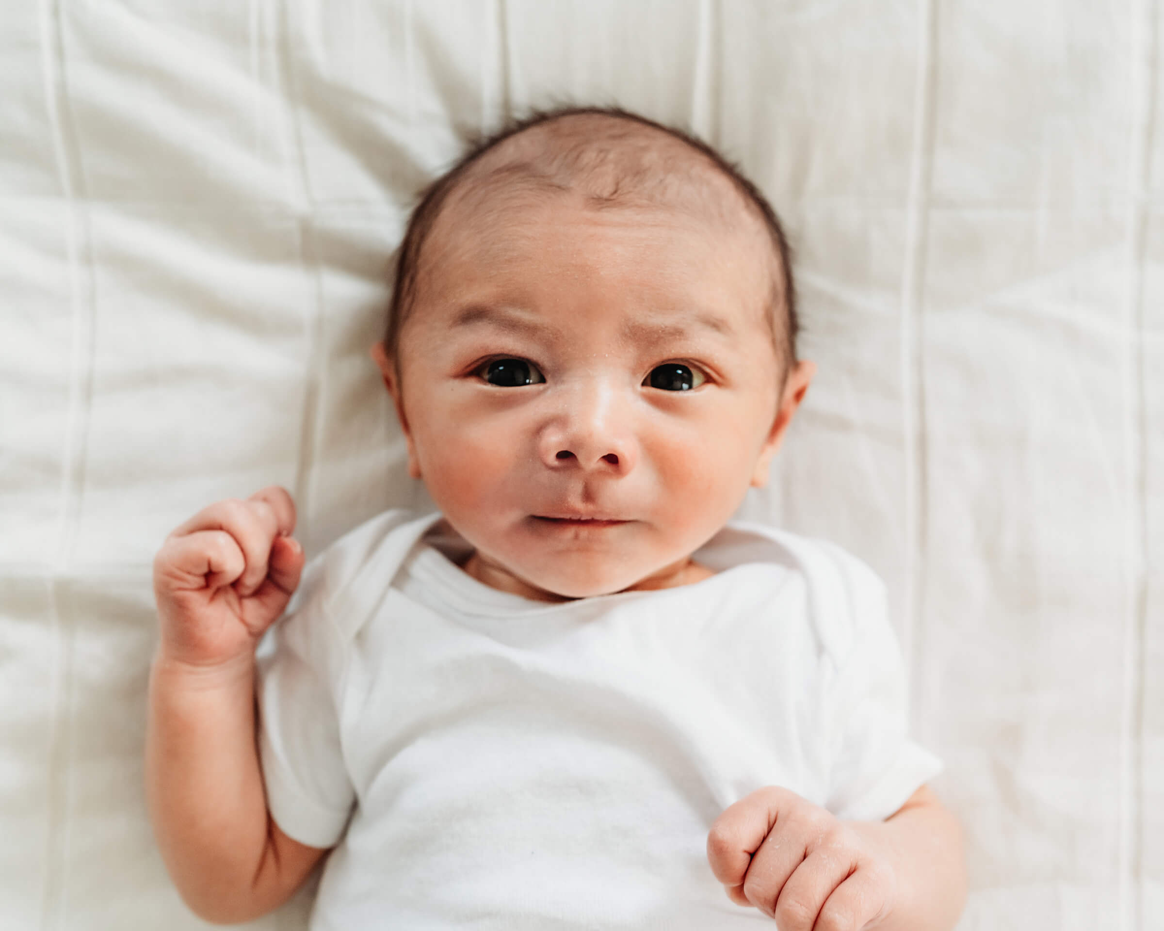alert newborn during newborn session 