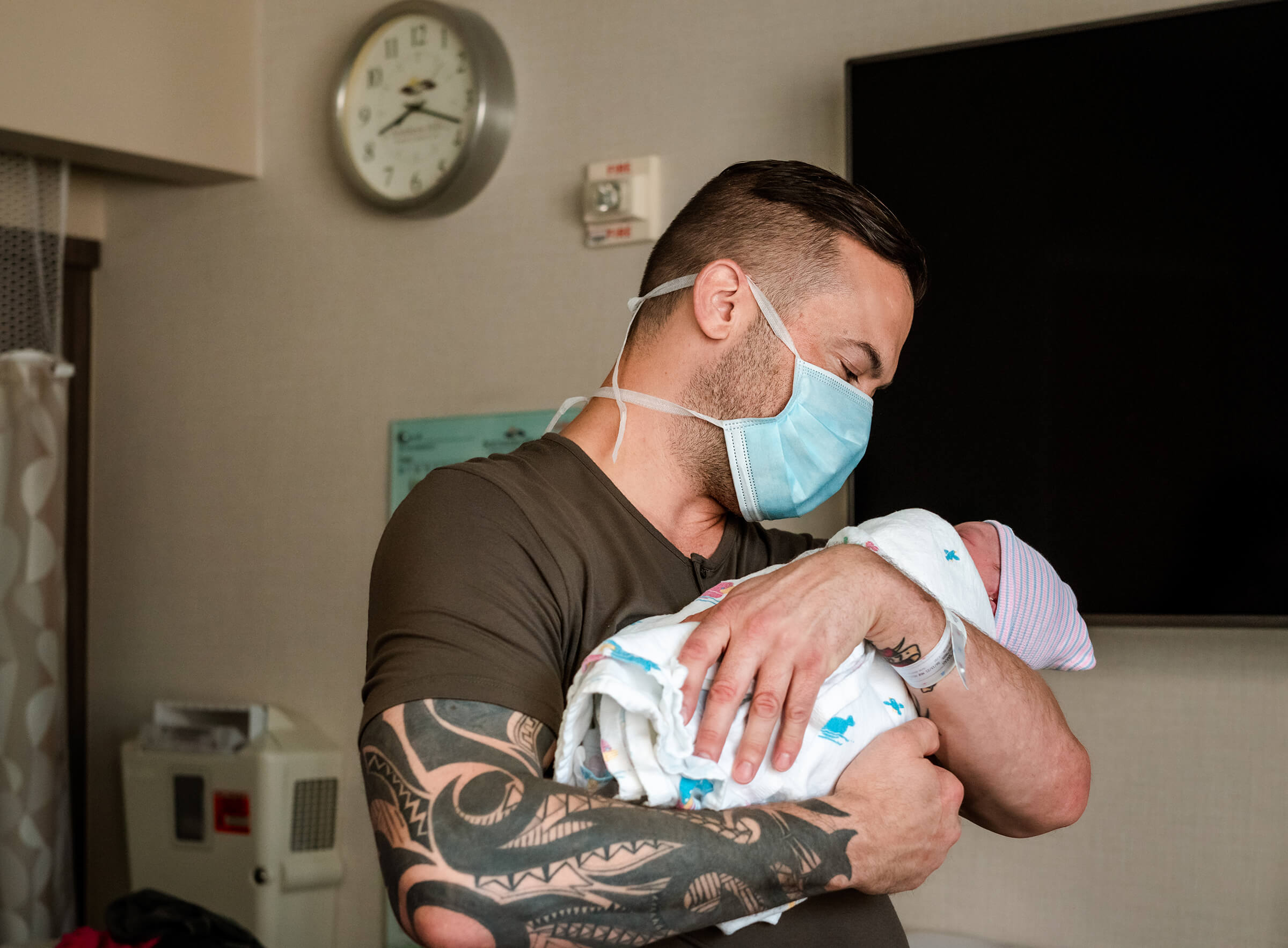 dad holding his daughter after delivery at southern hills hospital