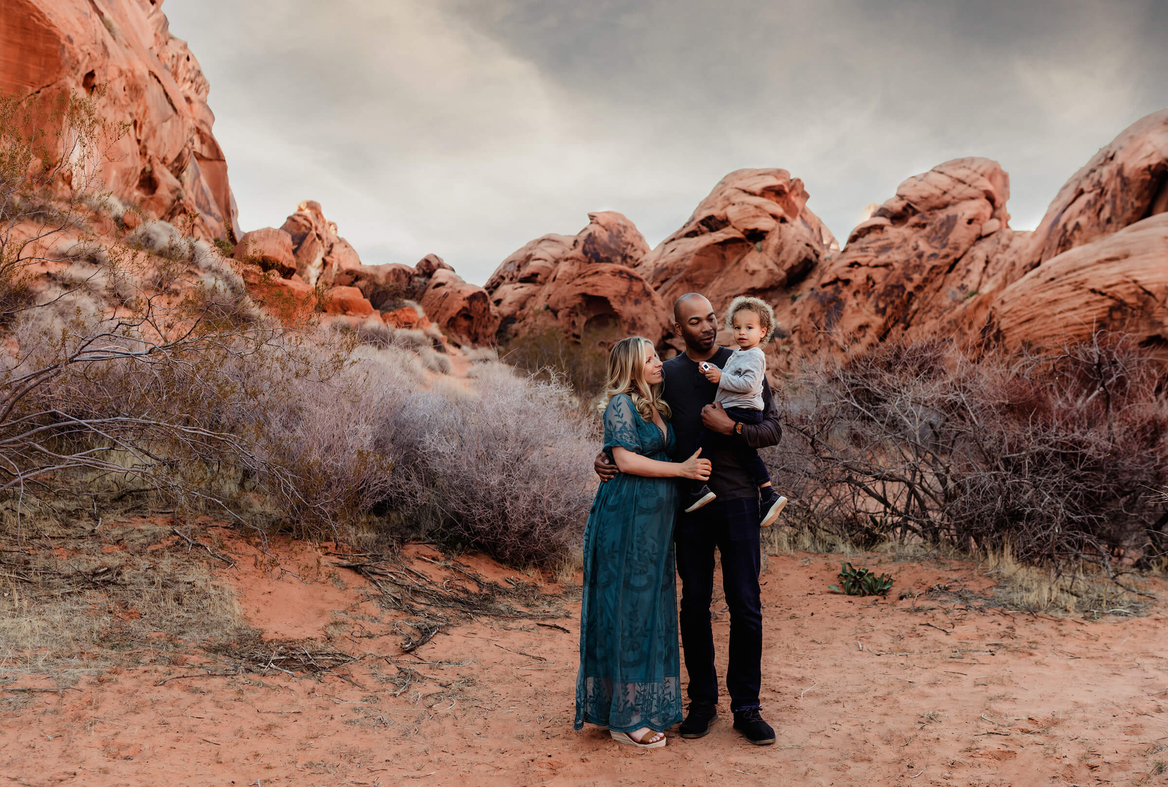 maternity session with husband and toddler