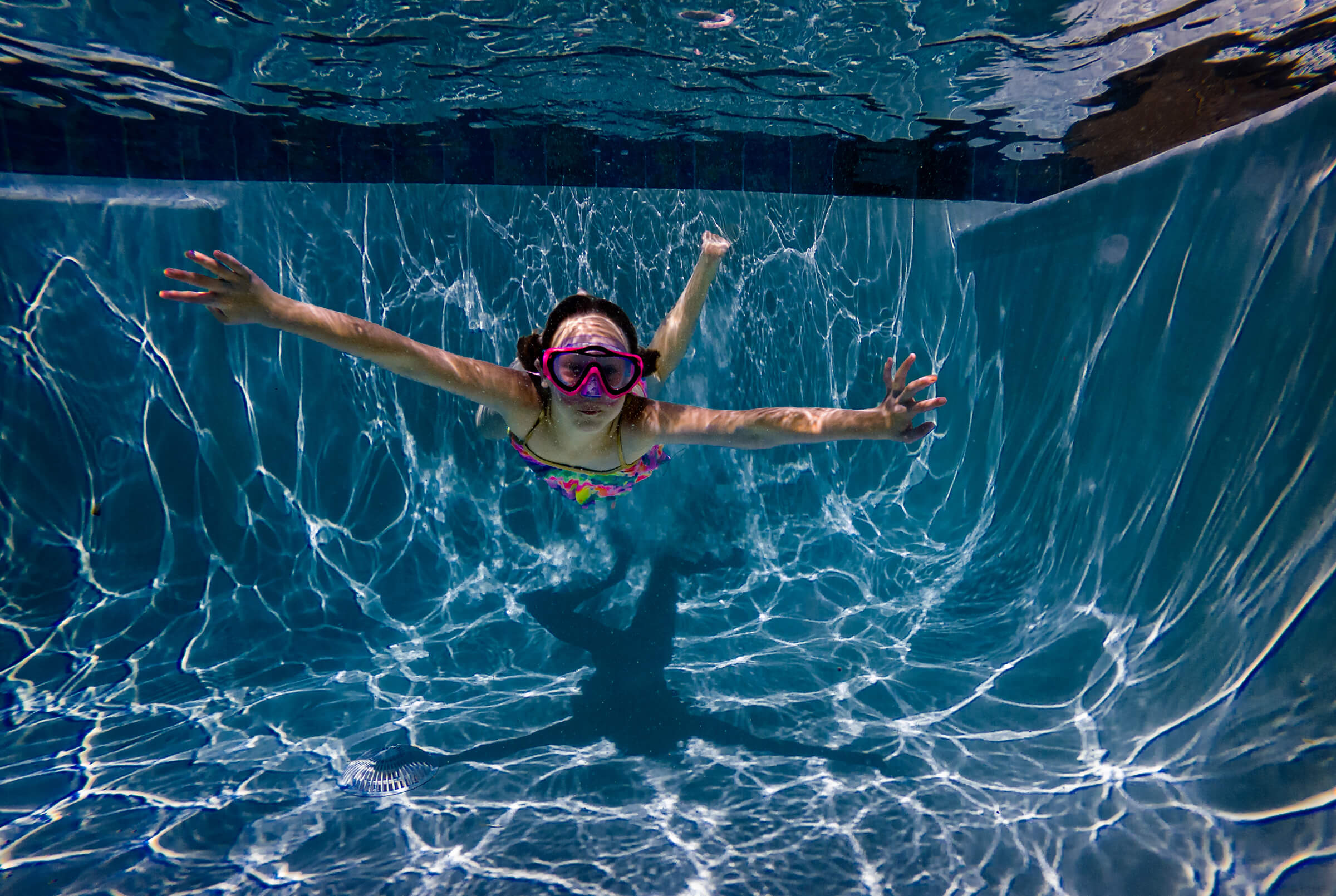 a girl swimming under water in Las Vegas