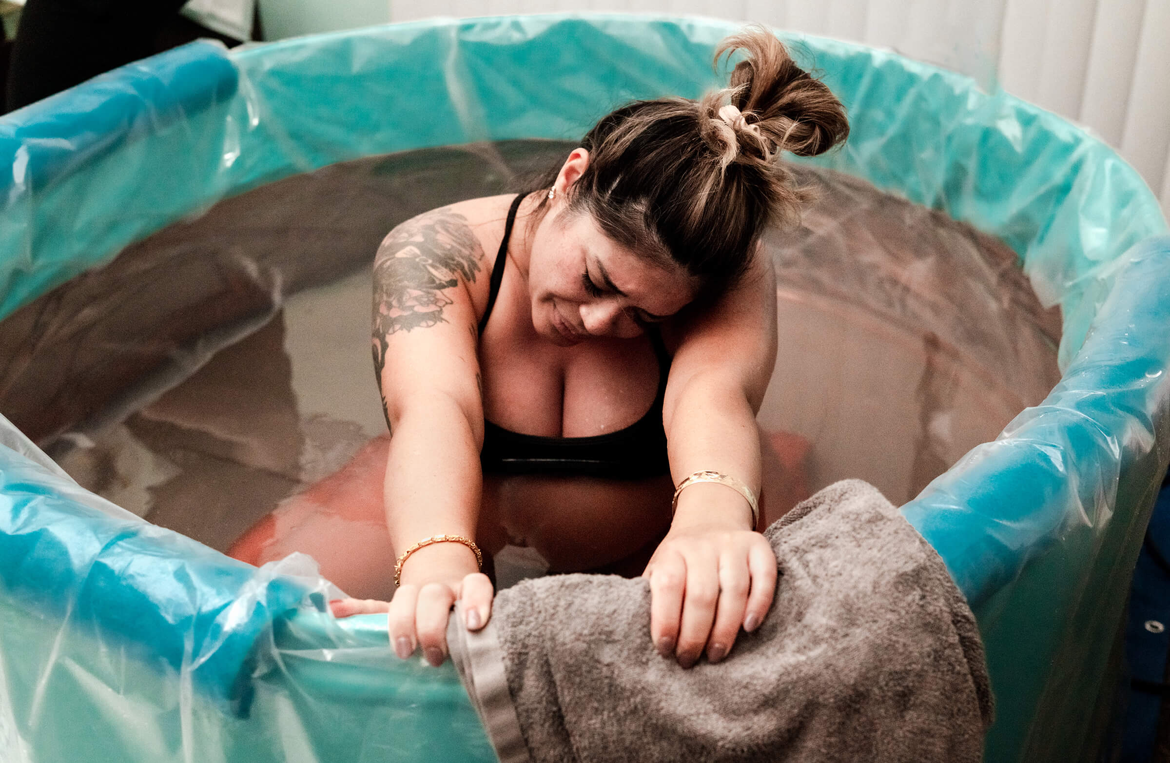 mother laboring in tub at her home birth in Las Vegas.