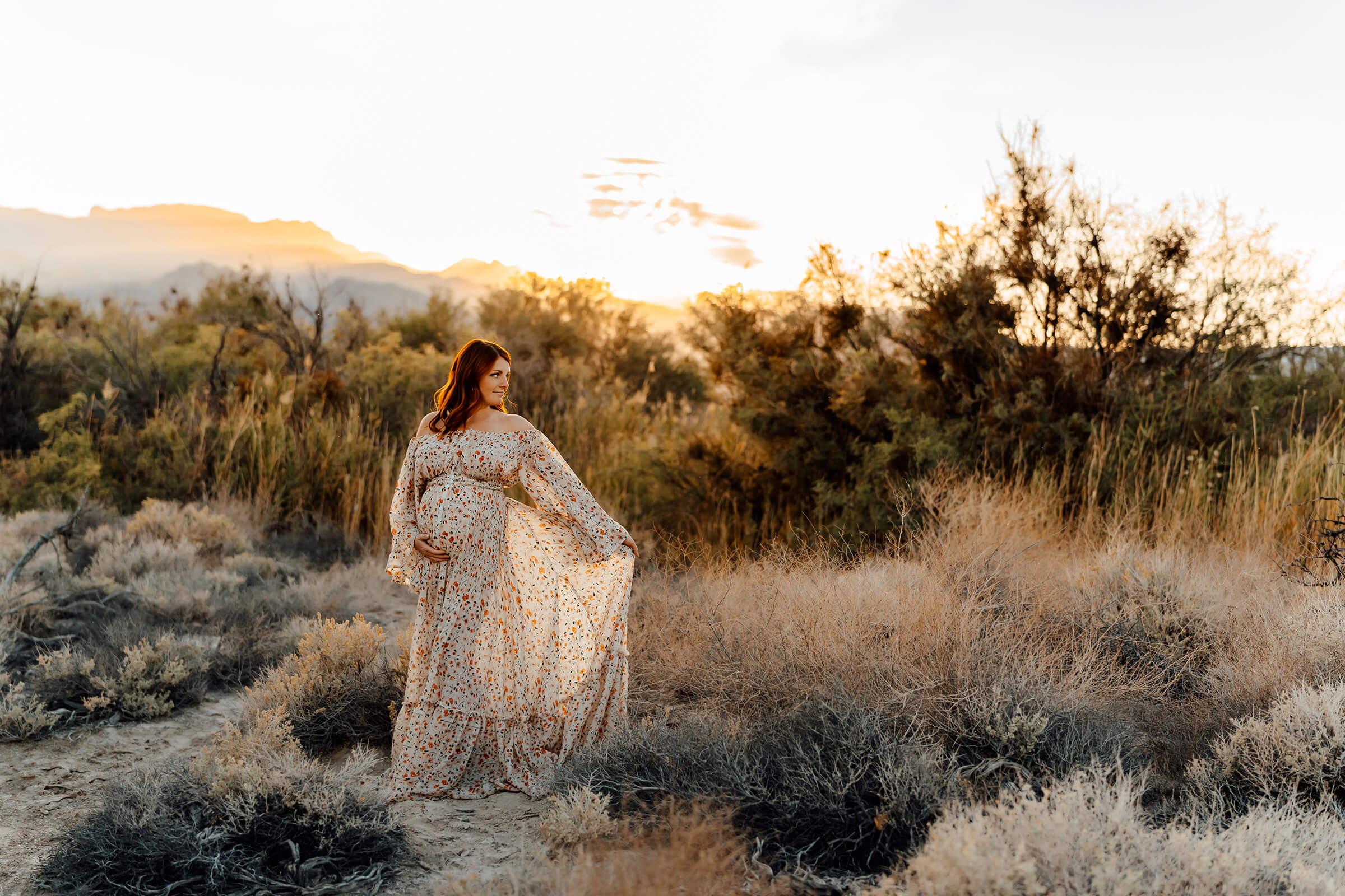 sunset maternity session in the Las Vegas desert during the winter