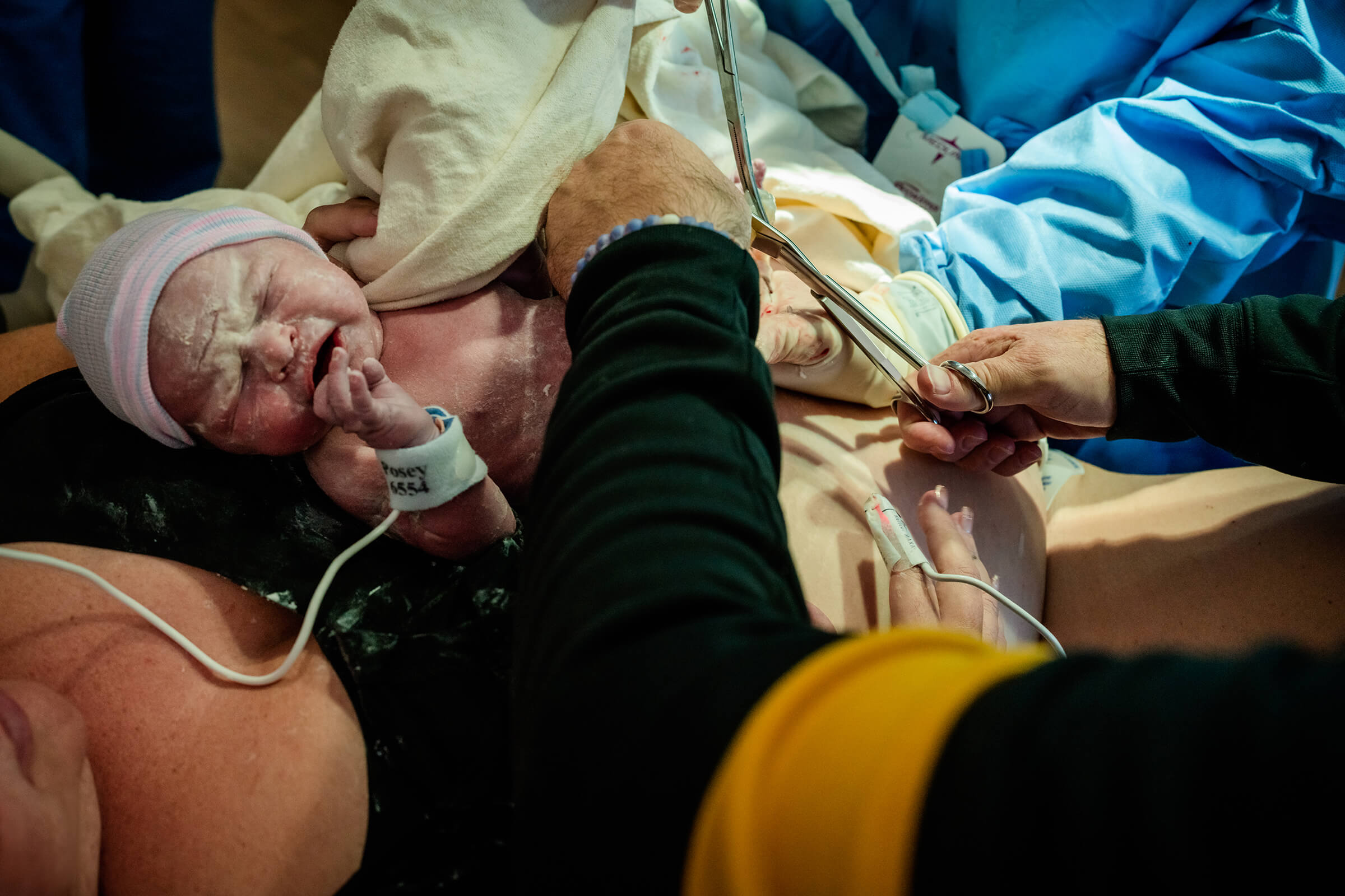 father cutting umbilical cord after a hospital delivery in Las Vegas