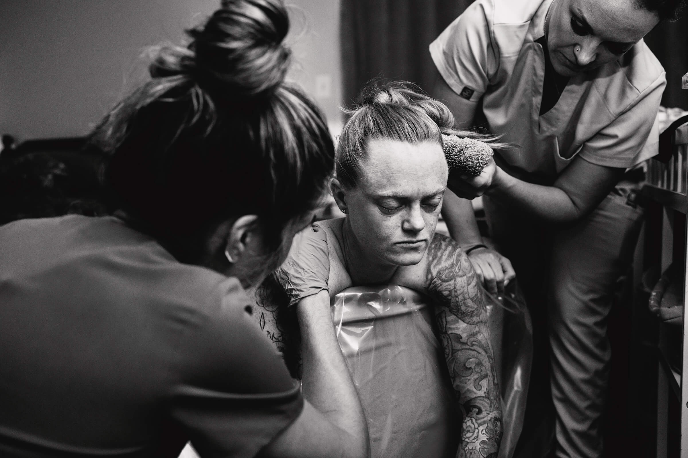 woman resting between contractions as she labors at home