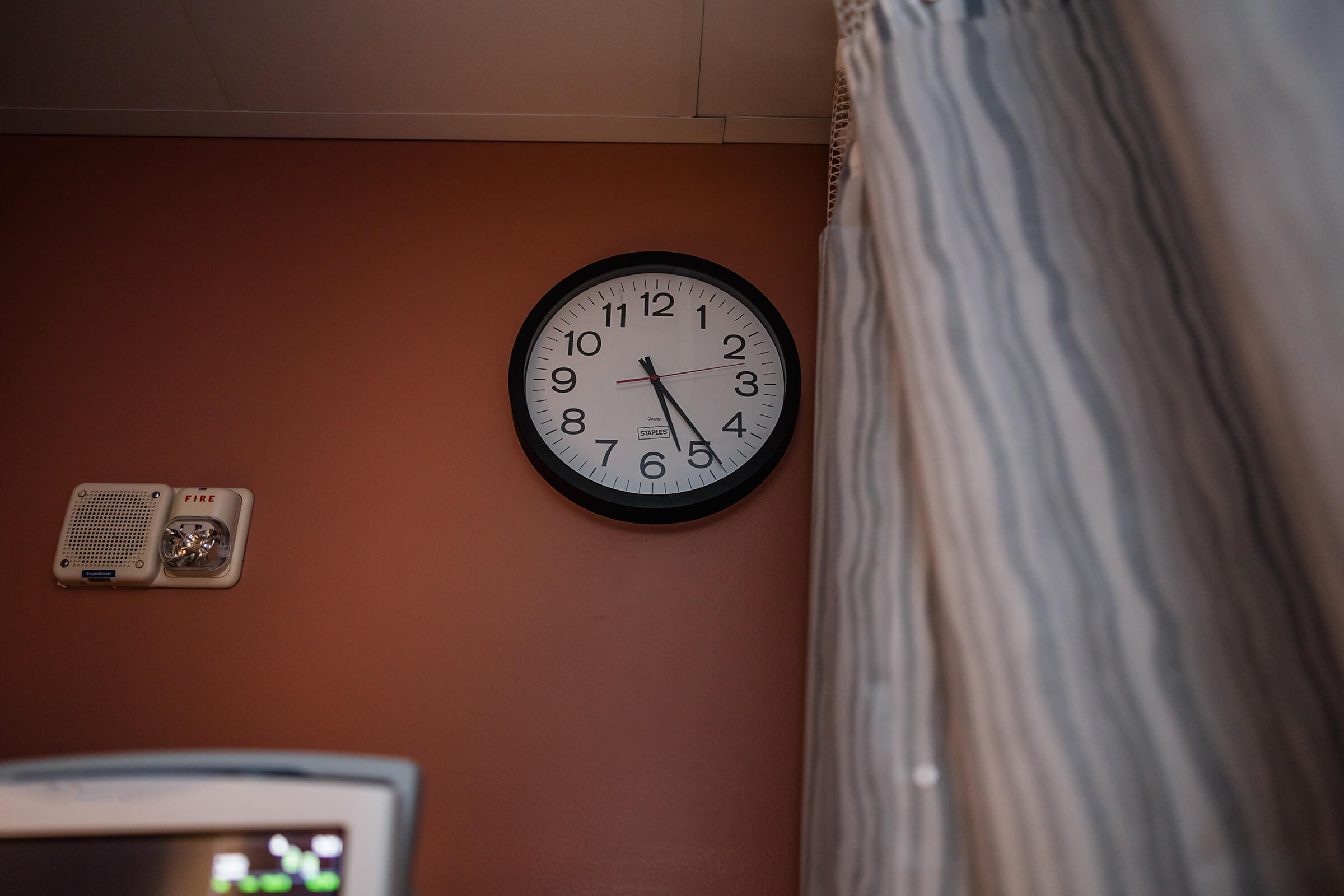 wall clock on labor and delivery unit in Las Vegas for documenting time during delivery